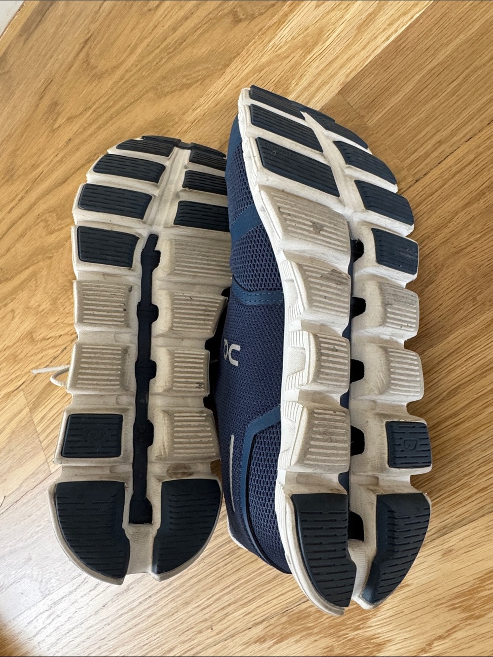 On Running Cloud 5 🥏 Sneakers in Navy and White size 7 - Picture 4 of 6